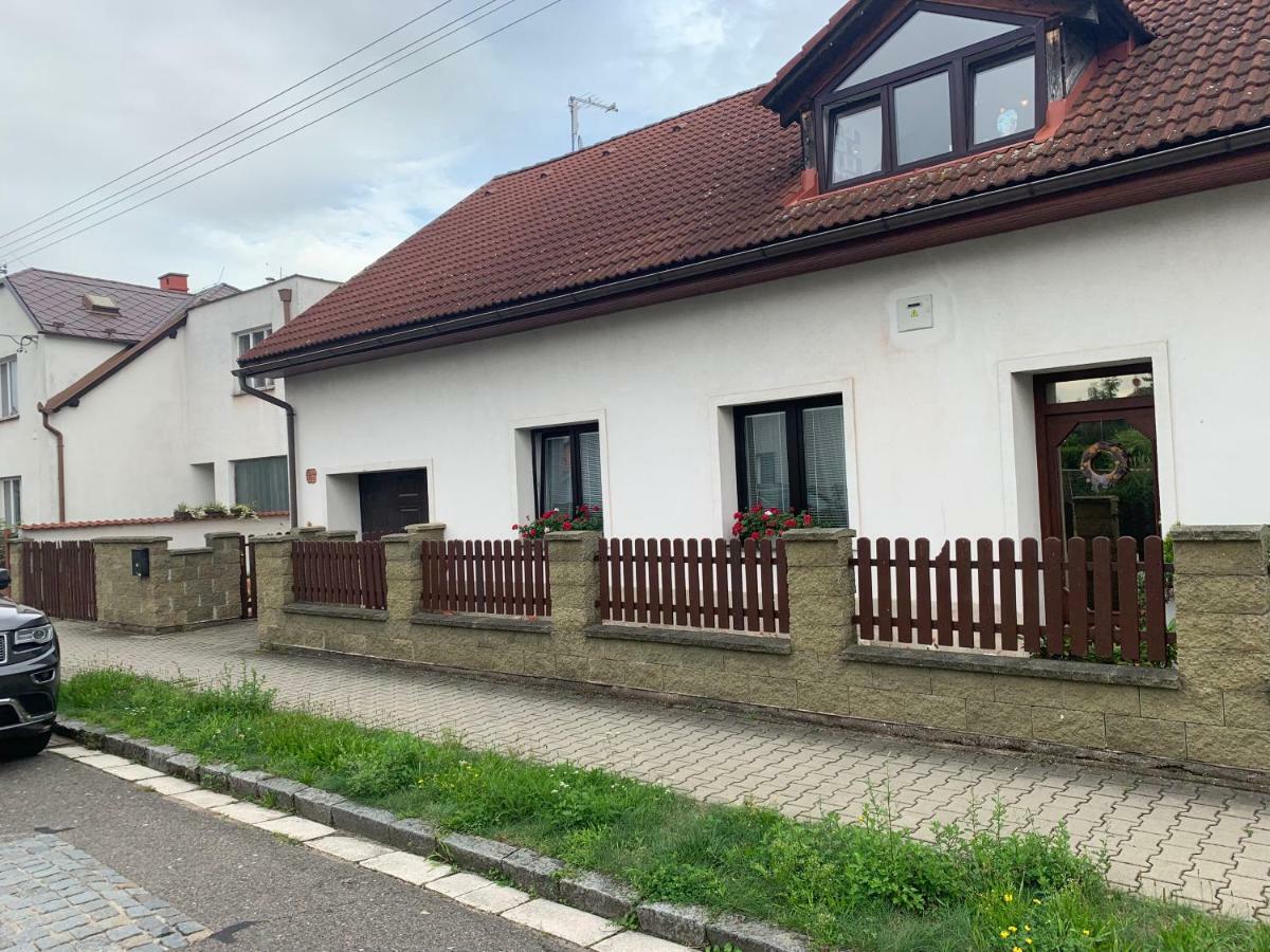 Tolarova Apartman Pardubice Buitenkant foto