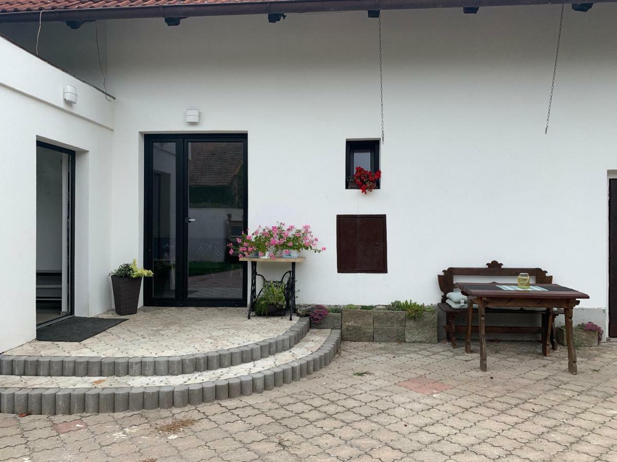 Tolarova Apartman Pardubice Buitenkant foto